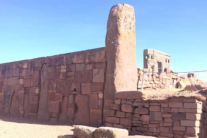 Megalithic antediluvian architecture at Tiwanaku mixed with raw Inca